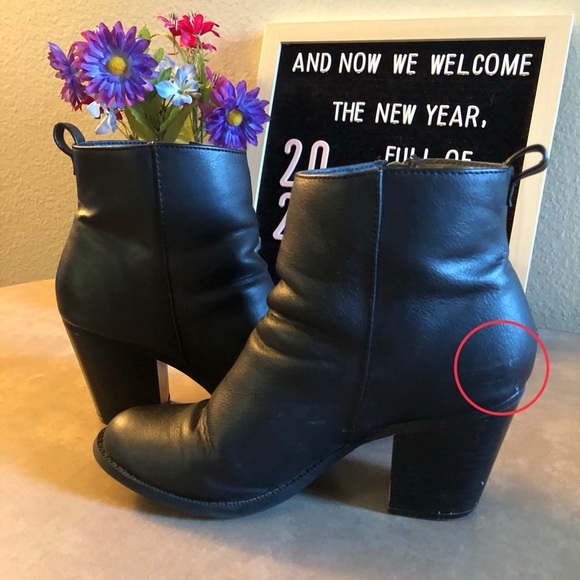 Attention Auden Black Heeled Bootie - Picture 4 of 7